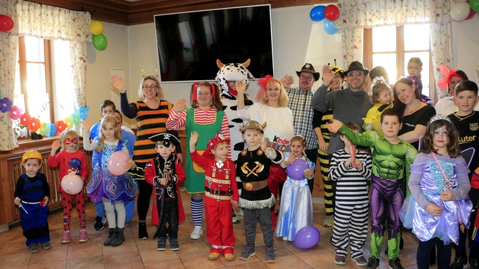 Die VP-Frauen Altenmarkt mit Ortsleiterin-Stellvertreterin Viola Tröster veranstalteten einen Maskenball