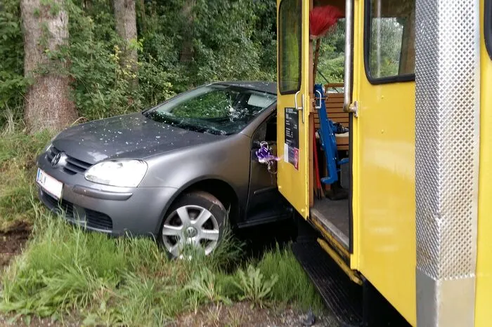 Das Auto wurde mehrere Meter mitgeschleift.