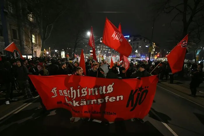 Organisiert wurden die Proteste neuerlich von der Plattform "Offensive gegen Rechts".