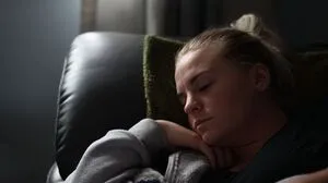 Die Behandlung von Long Covid kann sehr langwierig sein. Da Problem ist, dass das Krankheitsbild sehr unterschiedlich sein kann und es nicht die eine heilende Therapie für alle gibt