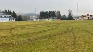 Spuren am Sportplatz Reichenfels  | Die Spuren auf dem Sportplatz Reichenfels sind klar ersichtlich 