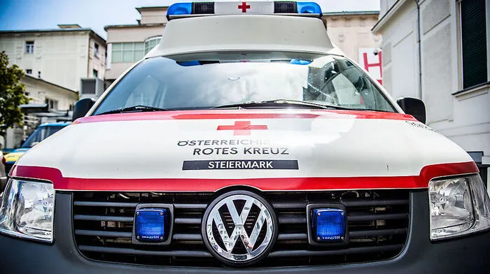 Der Lenker wurde ins Krankenhaus eingeliefert