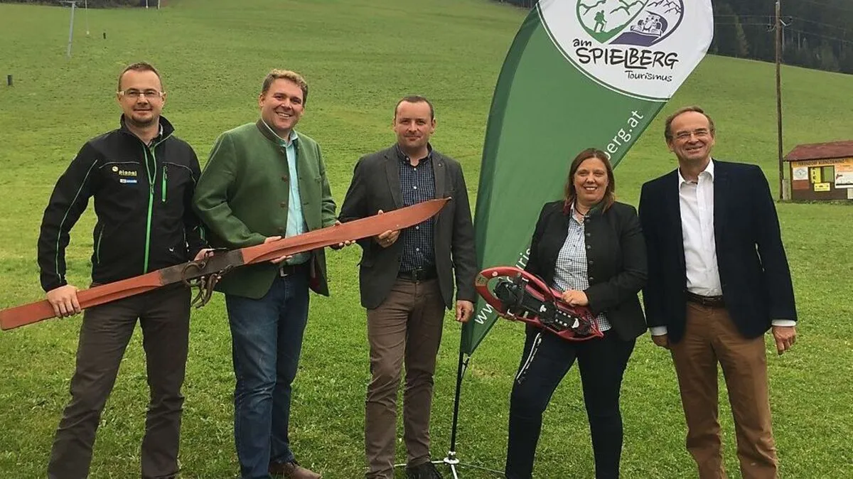 Projekt wurde beim Skilift Kleinlobming vorgestellt: Planai- Kassenchef Sepp Anichhofer, Gemeindemitarbeiter Thomas Lang, Bürgermeister Christian Wolf, Manuela Machner (Tourismus am Spielberg) und Planai-Chef Georg Bliem