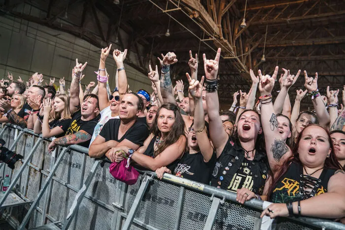 ... zum ersten Mal ging das Festival "Rock in Graz" unter dem Dach der Freilufthalle B über die Bühne.