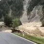 Teile der Ötztaler Straße wurden von den Fluten mitgerissen. Der Ort Sölden ist derzeit nicht erreichbar