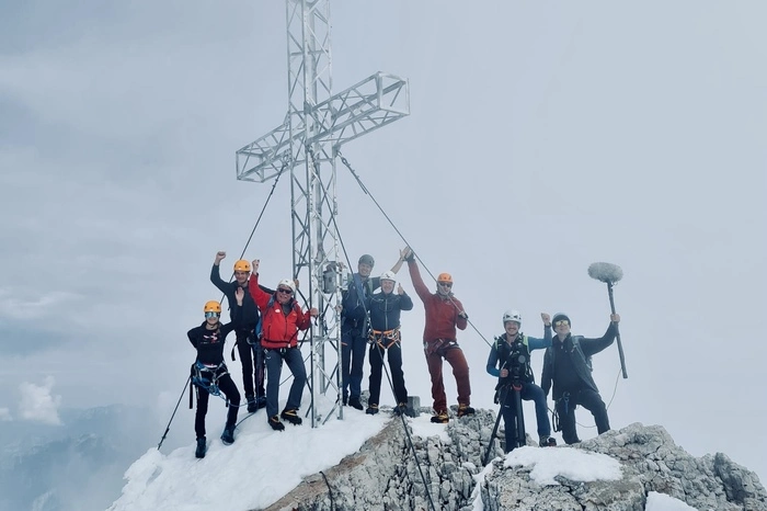 Das Filmteam gemeinsam am Dachsteingipfel