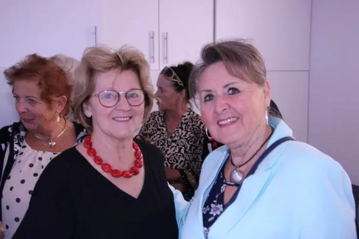 Außergewöhnlich viele Besucher, unter ihnen eine Reihe namhafter Künstlerkolleginnen und -kollegen, waren der Einladung zur Vernissage gefolgt.