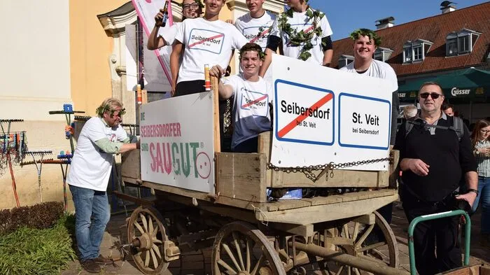 Ein wahres Volksfest gab es am Nationalfeiertag in St. Veit. Rund 700 Menschen nahmen an der Sternwanderung teil, zu der die Großgemeinde die Menschen in den 27 Ortschaften geladen hatte.  