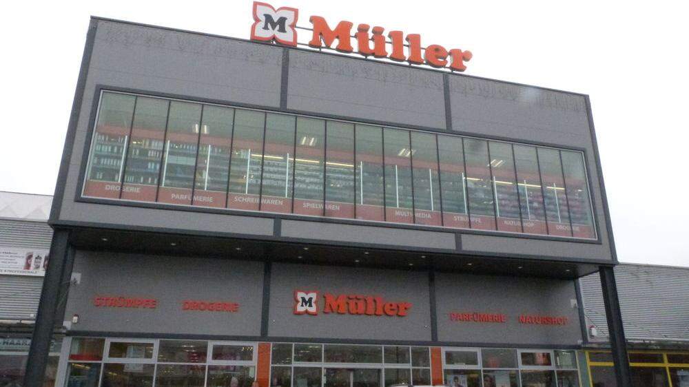 Im ersten Stock der Müller-Filiale in Fohnsdorf erfolgte die Polizeikontrolle
