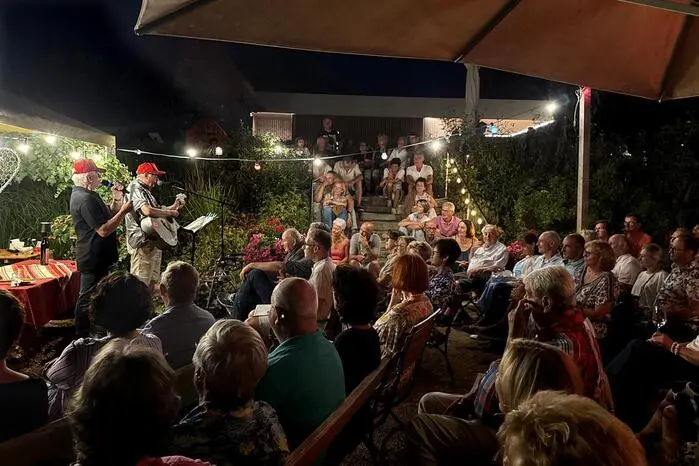 Unter dem Motto „Humor im Kräutergarten“ füllte sich bereits zum neunten mal die eindrucksvolle Kulisse. 