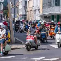Im Konvoi ging es für die „Vespisti“ zum Hauptplatz