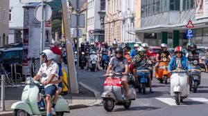 Im Konvoi ging es für die „Vespisti“ zum Hauptplatz