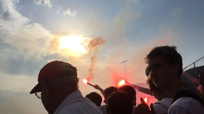 Lichtspiele vor dem Match. 2500 Fans feierten den ersten Heimauftritt des Landesligisten GAK. Zum Testspiel begrüßte der "Grazer Stadtclub" den 1. FC Köln