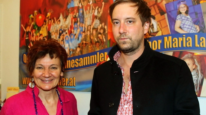 Das Publikum spendete dem Künstler, der übrigens zur Kleine Zeitung-Wahl der Köpfe des Jahres 2021 in der Sparte Kultur nominiert wurde, tosenden Beifall.