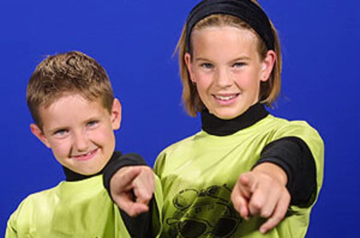 Mit vier begann Manuel Hartweger (links) aus Pusarnitz Gitarre zu spielen. Als Achtjähriger nahm er 2002 beim ORF Kiddy Contest teil. Beim Bewerb „Prima la Musica“ landete er über Jahre auf ersten Plätzen. Mit dem Lied „Jetzt fängt der Sommer an“ wurde er als 19-Jähriger als Wochensieger der Sommerhitparade gefeiert.