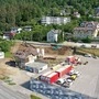 Foto vom Baustart zwischen der Shell-Tankstelle und dem bestehenden Parkhaus