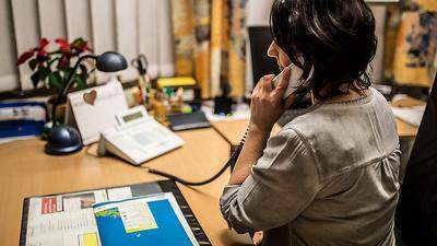 Hotlines in Krisenzeiten, Reden hilft: Unter 142 erreicht man die Telefonseelsorge.