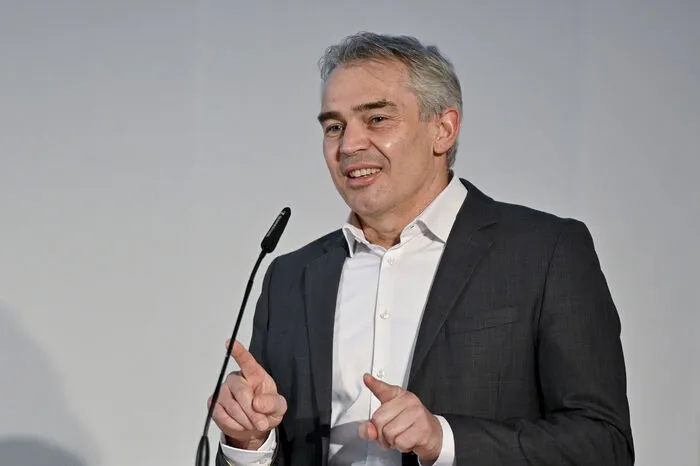 Das letzte Jahr hat uns gezeigt, wie schnell alles an der Kippe steht, wie verletzlich unsere Gesellschaft und unser Gesundheitssystem ist. Wir müssen froh sein, dass uns nicht ein tödlicheres oder noch ansteckenderes Virus getroffen hat. - Gerald Gartlehner, Epidemiologe Donau Uni Krems
