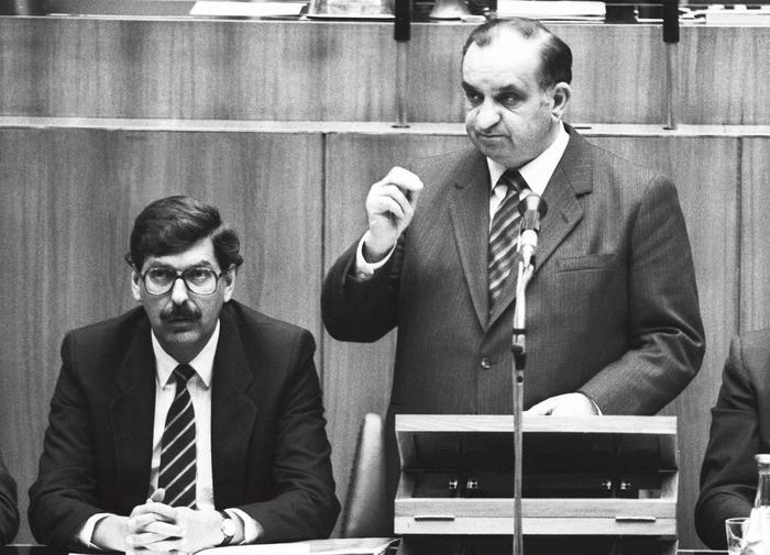 Die erste Regierungsbeteiligung im Bund: Vizekanzler Norbert Steger an der Seite von Kanzler Fred Sinowatz 1986