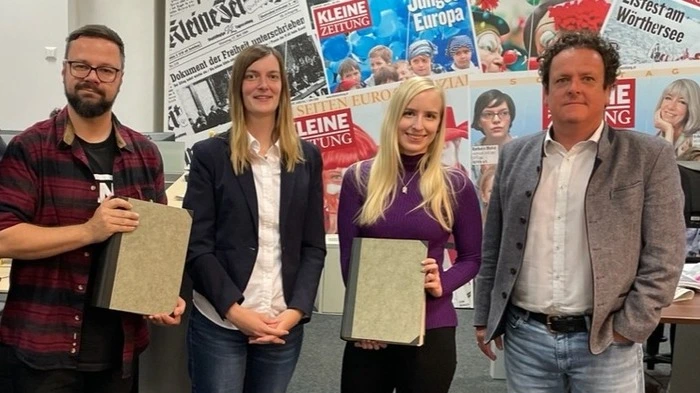 Vertieften sich in die Digitalisierung des Kleine Zeitung-Archivs: Thomas Gössinger, Elisabeth Pfeifhofer, Christina Rauch und FH-Betreuer Christian Inzko (von links)