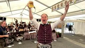 Zehn Kapellen trafen sich zum Bezirksmusikertreffen in Söchau, die weiteste Anreise bei hochsommerlichen Temperaturen brachte die Gastkapelle aus Kundl in Tirol hinter sich