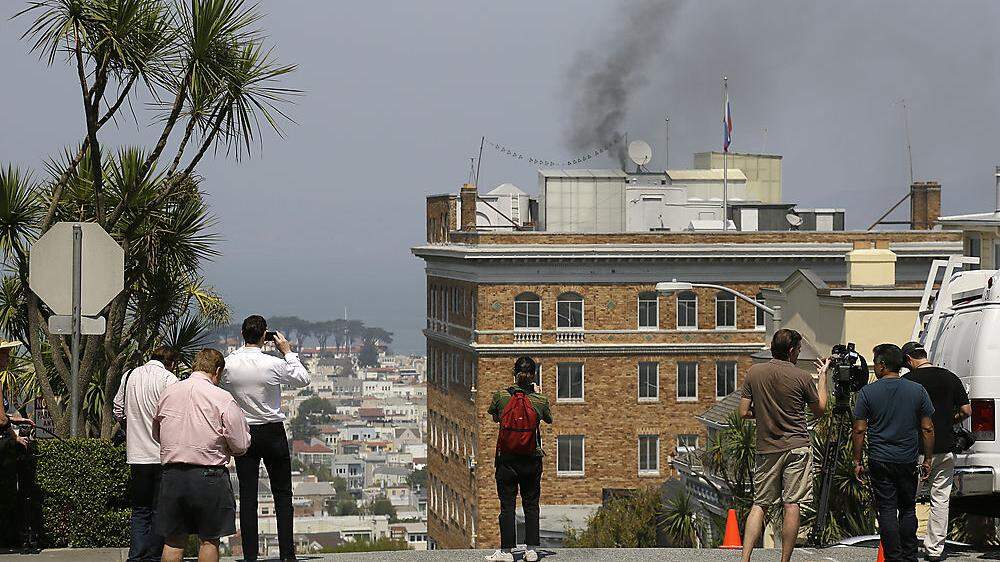 Schwarzer Rauch: das russische Konsulat in San Francisco