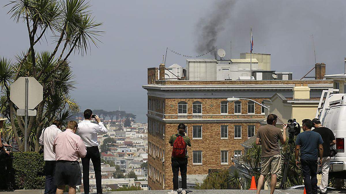 Schwarzer Rauch: das russische Konsulat in San Francisco