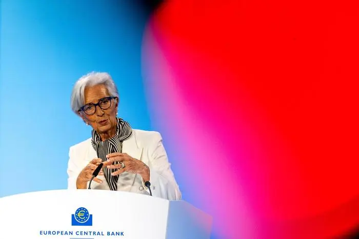 Frankfurt Pressekonferenz der Europaeischen Zentralbank nach der Ratssitzung in der EZB in Frankfurt, 25.01.24 Christine Lagarde Praesidentin der Europaeische Zentralbank Gestik, Mimik, Pressekonferenz der Europaeischen Zentralbank nach der Ratssitzung in der EZB in Frankfurt am Main, 25.01.24 *** Frankfurt Press conference of the European Central Bank after the Governing Council meeting at the ECB in Frankfurt, 25 01 24 Christine Lagarde President of the European Central Bank Gestures, facial expressions, Press conference of the European Central Bank after the Governing Council meeting at the ECB in Frankfurt, 25 01 24 Copyright: xEibner-Pressefoto/FlorianxWieganx EP_FWD