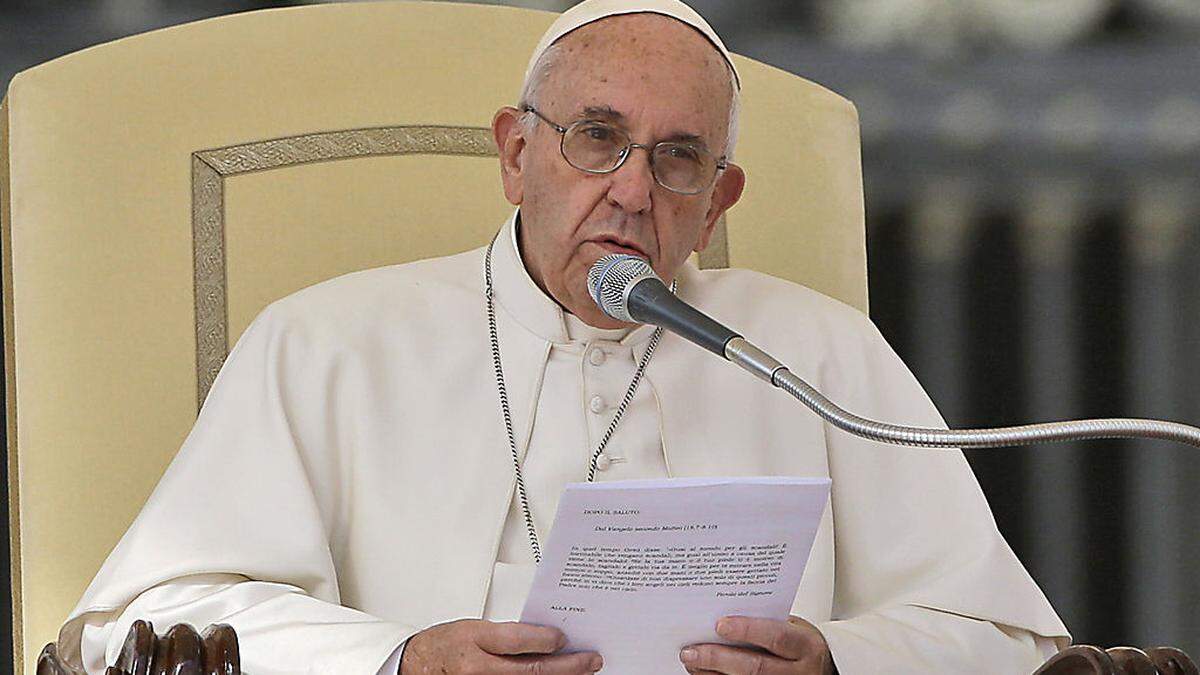 Papst Franziskus bedauert Skandale