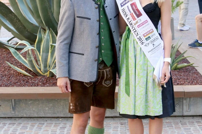 Erstmals war bei der Freyungsaufstellung in St. Veit auch eine regierende Miss Kärnten dabei. Ihr Name: Katja Bieche (am Foto mit Marktreferent Rudi Egger).