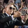 In jeder Lage saucool: Daniel Craig beim Selfie-Schießen mit Fans