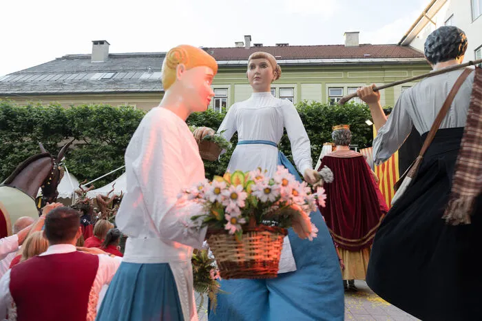 Klicken Sie sich hier durch weitere Fotos.