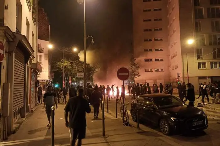 "Eine Nacht unerträglicher Gewalt gegen Symbole der Republik: Rathäuser, Schulen und Polizeistationen werden in Brand gesteckt oder angegriffen", sagte Innenminister Gerald Darmanin