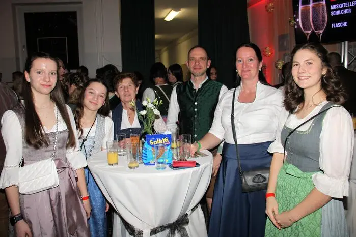 Uniform triff Tracht