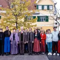 Die Chorleiterinnen und Chorleiter der zehn  Ensembles beim Platzlsingen in Spittal