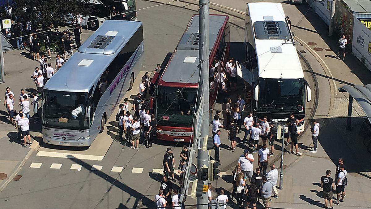 150 Busse fahren von Graz Richtung Klagenfurt