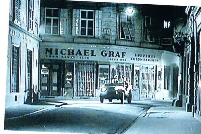 Noch eine Szene aus der Stempfergasse, der Film wurde auch im Landhaushof gedreht.