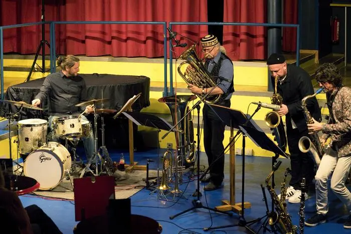Aus dem ursprünglichen Bläser-Trio der Smart Metal Hornets wurde gar ein Quartett. 