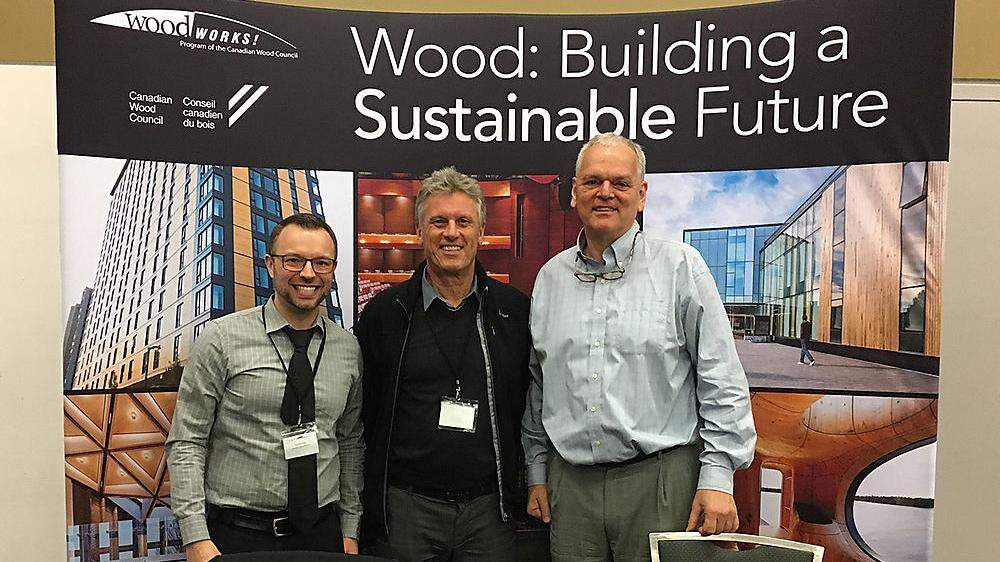 Tim Buhler, Herwig Ronacher und Peter Moonen bei der Holzkonferenz in Ottawa (Kanada) 