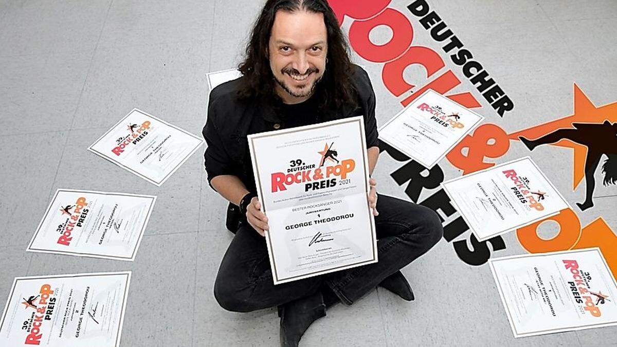 Wahlsteirer George Theodorou mit den Awards