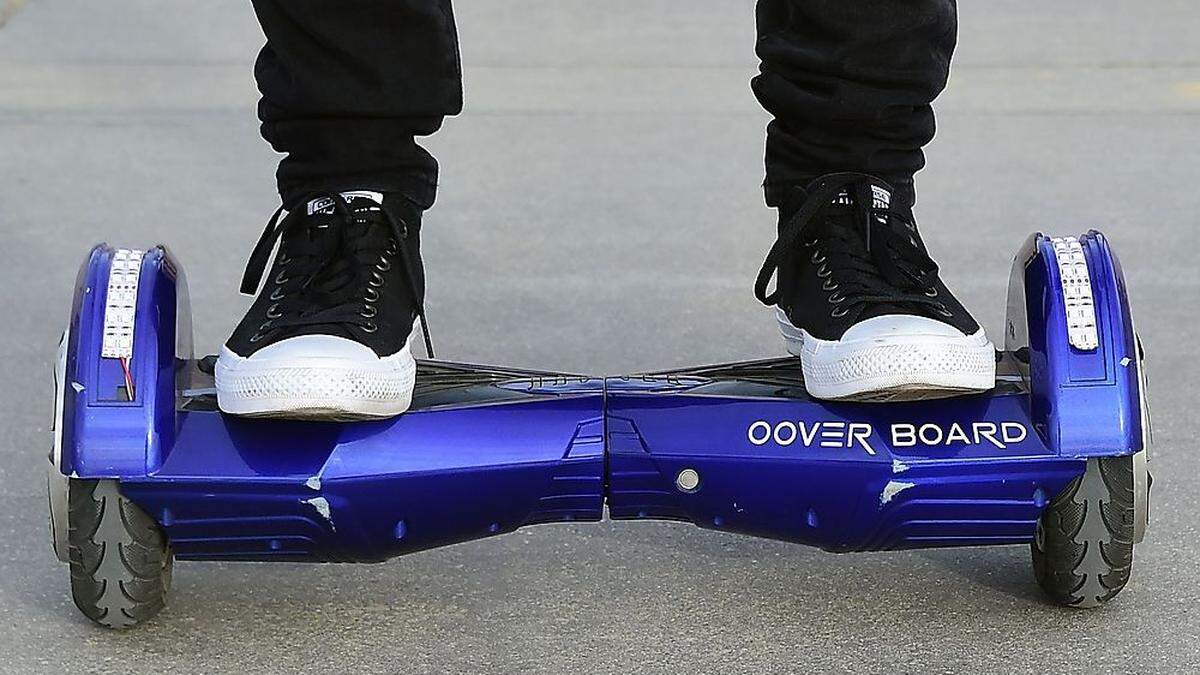 Der Arzt stand auf einem Hoverboard