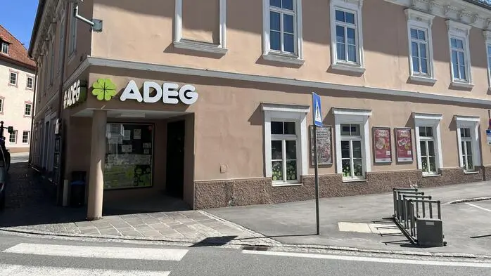 Ein Adeg-Markt von außen.