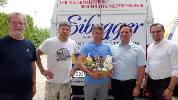 Von links: Josef und Peter Eibergger mit Alfred Tafner, Bürgermeister Markus Tafeit und Armin Bacher (Wirtschaftskammer)