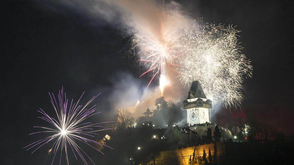 Vom Silvesterfeuerwerk über dem Schloßberg bleiben nur noch die Archivbilder: Dieses stammt aus dem Dezember 2013