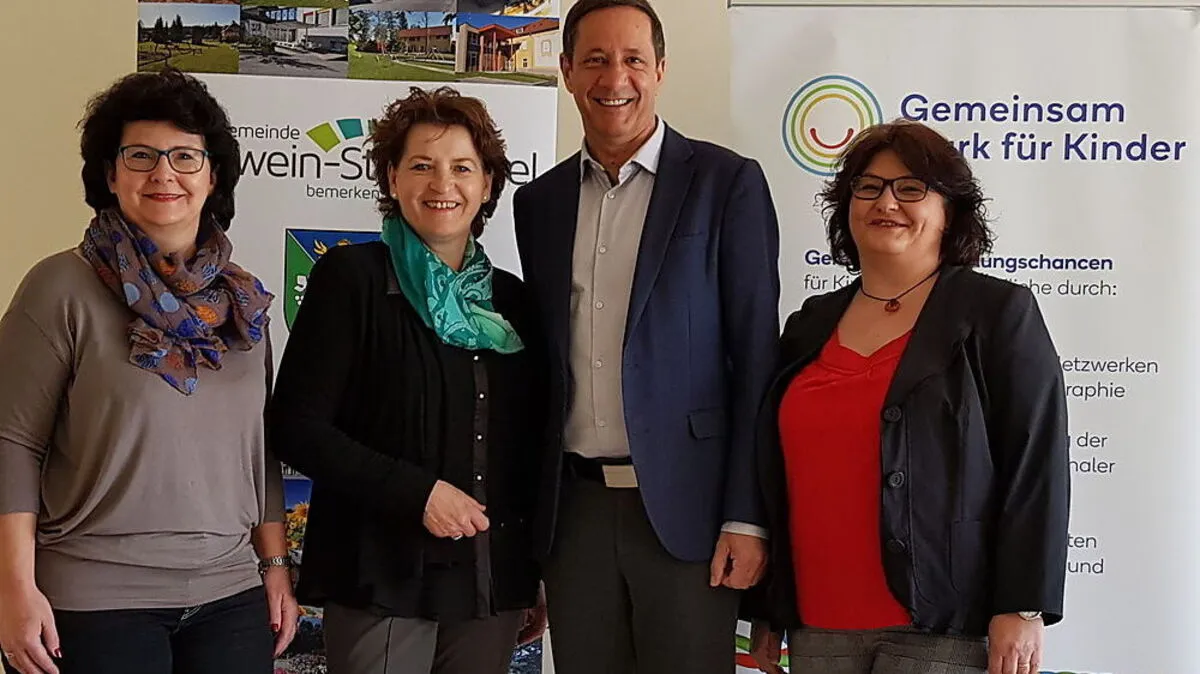 Projektleiterin Astrid Schatz, Landesrätin Ursula Lackner, Bürgermeister Harald Mulle, Vize-Bürgermeisterin Doris Dirnberger