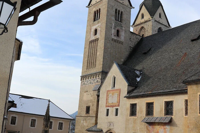 Für Stiftspfarrer Josef-Klaus Donko habe es zwei Motive für die Errichtung des neuen Kreuzweges gegeben, nämlich ein seelsorglich-spirituelles sowie ein künstlerisches Motiv.