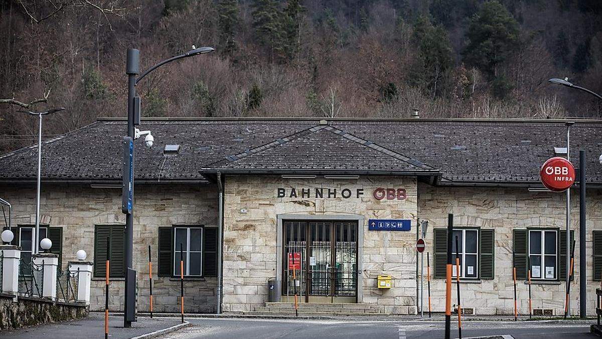 Insgesamt acht Jugendliche randalierten am Bahnhof Pörtschach