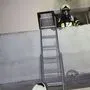 Der Familienvater rettete seinen Sohn über die Leiter