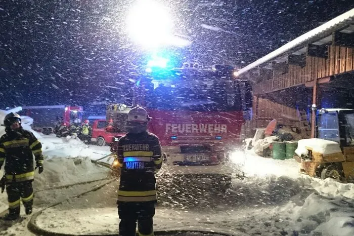 Die Löscharbeiten stellten sich als schwierig heraus.