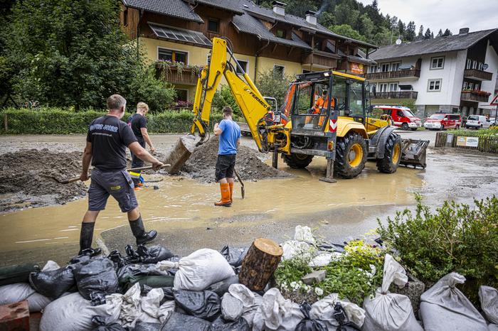 Die Aufräumarbeiten in Kremsbrücke laufen, doch das Wetter könnte die Lage weiter verschlimmern